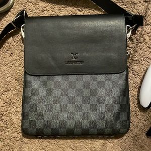 louis vitton messengar bag